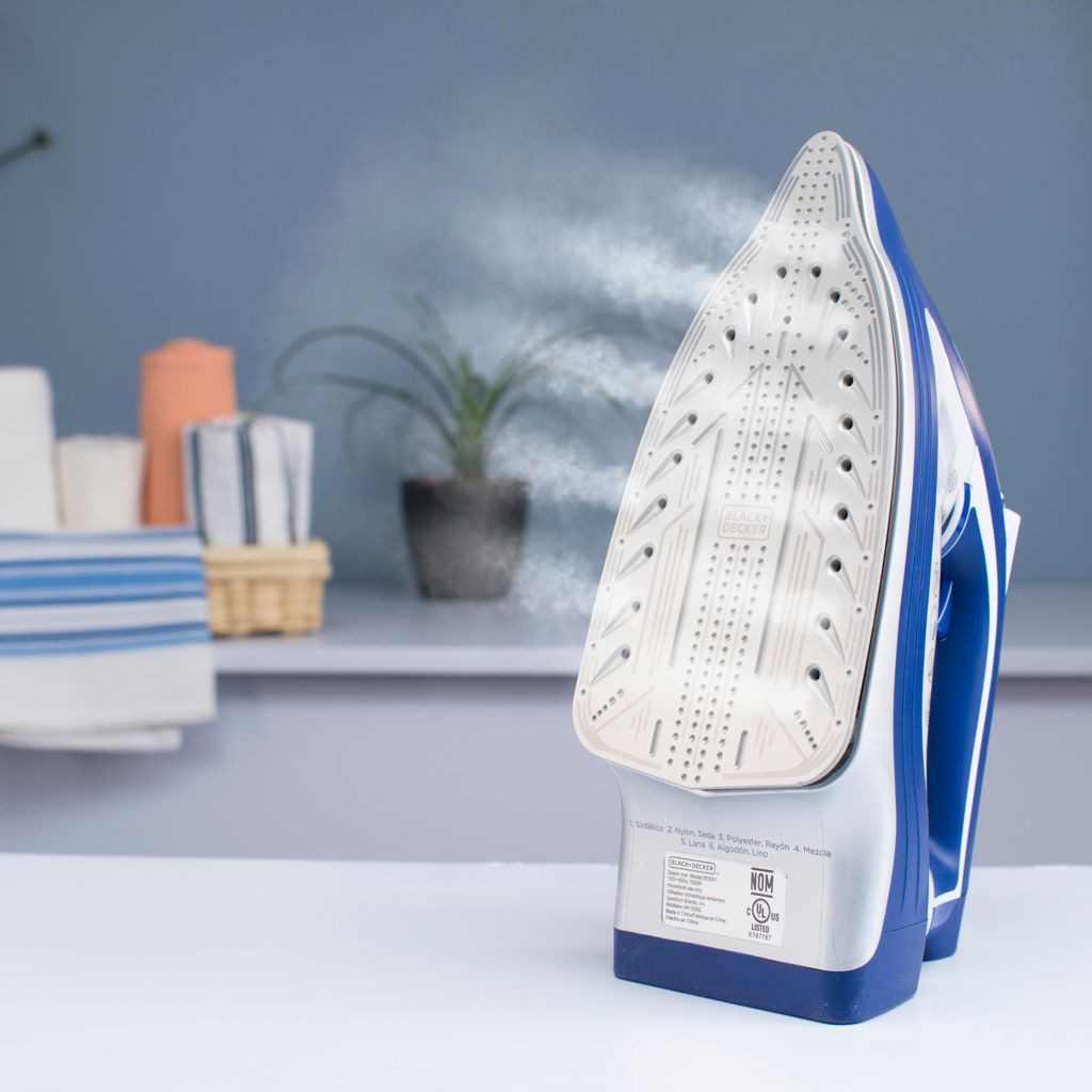 Black + Decker Plancha de Vapor Cerámica Impact, IR3001